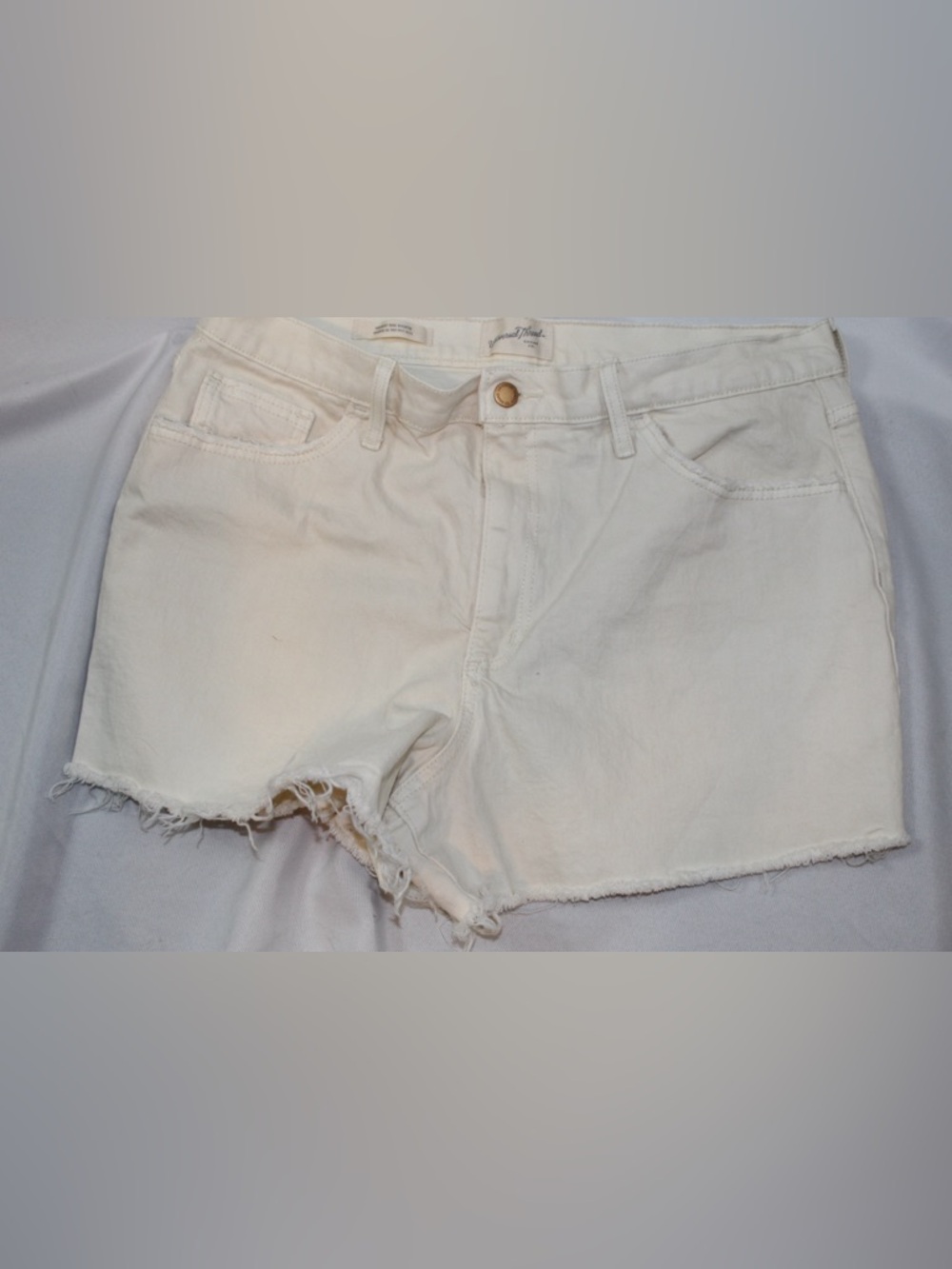 Universal thread White Denim Cutoff Shorts sz 14